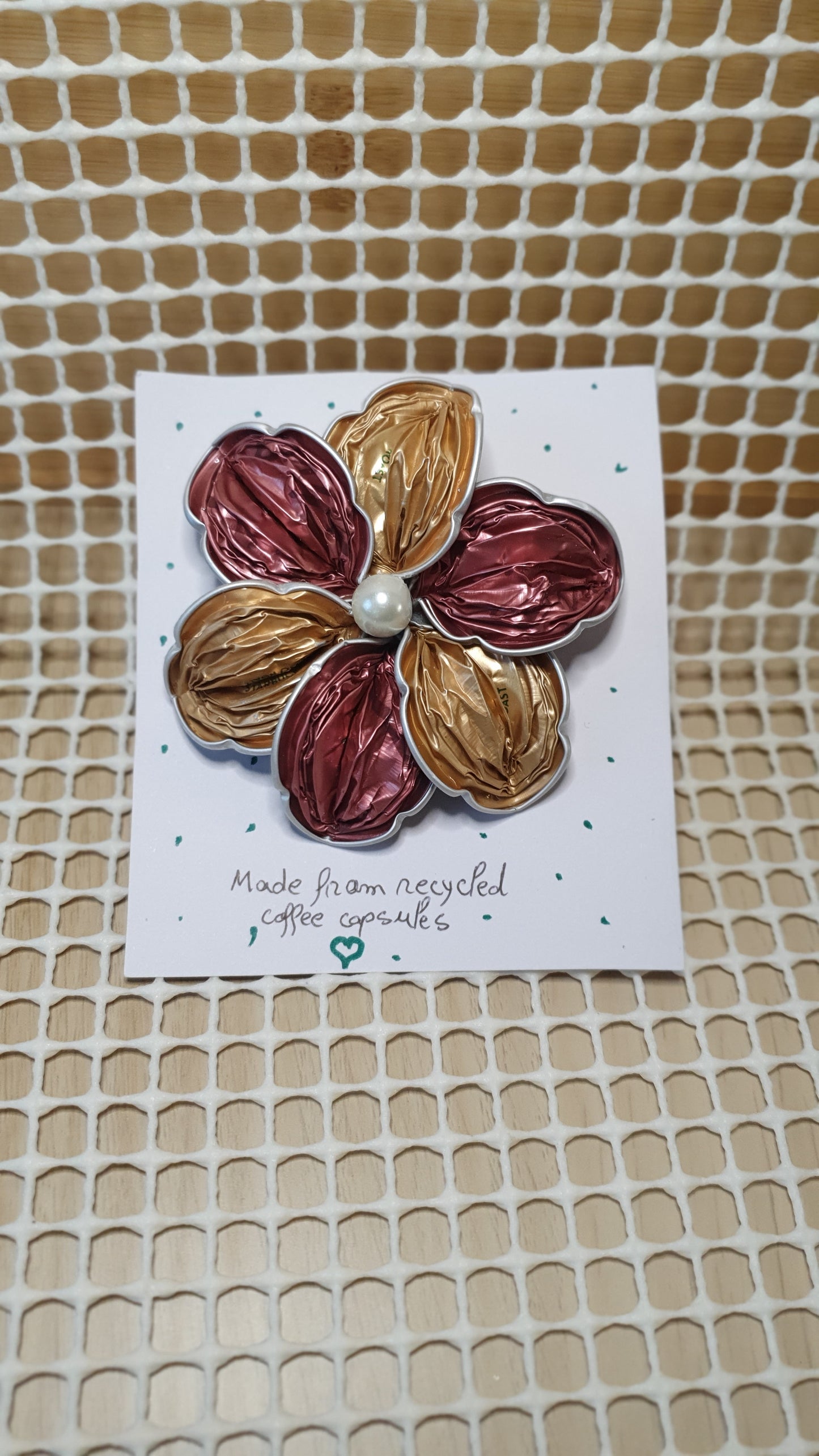 ** Brosa Floare 6P din capsule de cafea din aluminiu by Pravalia Creativa, PRE-COMANDĂ, creație în 2 zile